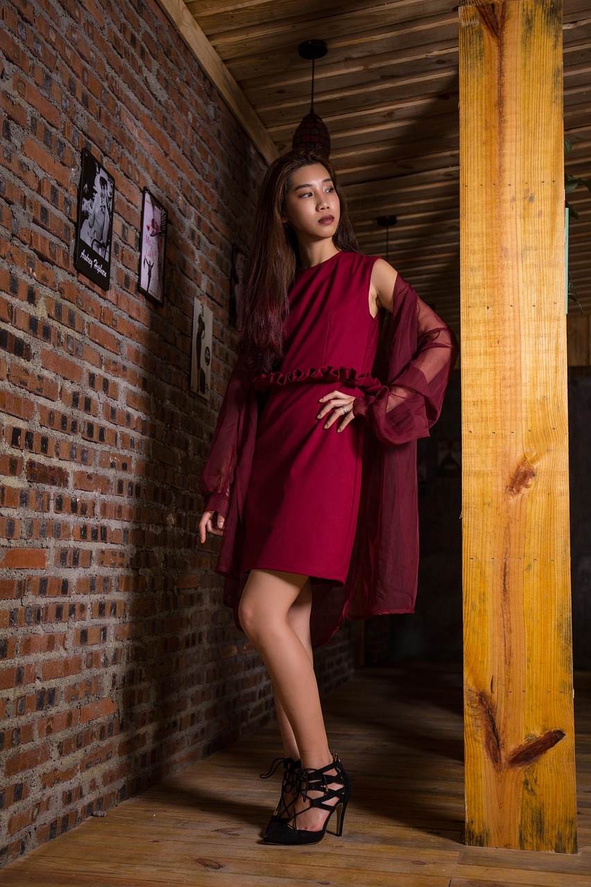 太平鸟扑克牌棒球服,一件衣服里藏着的街头暗号与赌徒基因 太平鸟扑克牌棒球服,一件衣服里藏着的街头暗号与赌徒基因